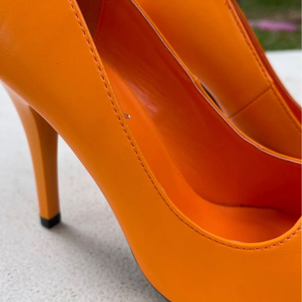 High heels - Picture 3 of 3